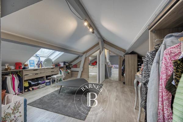 Saint-Genis-Pouilly, Propriété  341 m² à vendre