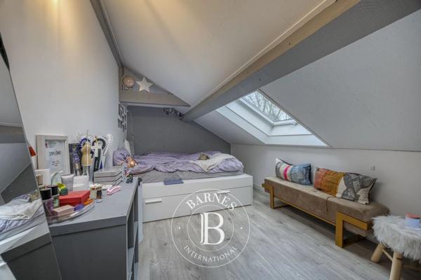 Saint-Genis-Pouilly, Propriété  341 m² à vendre