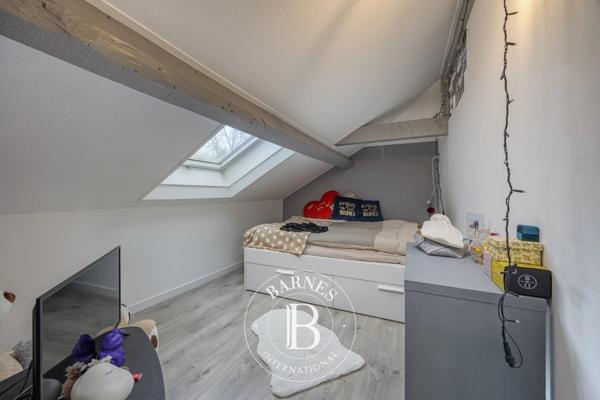Saint-Genis-Pouilly, Propriété  341 m² à vendre