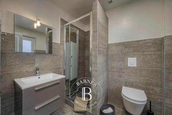 Saint-Genis-Pouilly, Propriété  341 m² à vendre