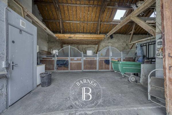 Saint-Genis-Pouilly, Propriété  341 m² à vendre