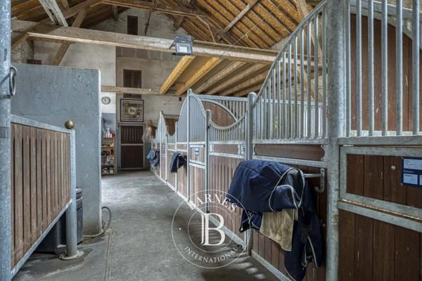 Saint-Genis-Pouilly, Propriété  341 m² à vendre