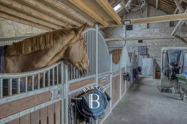 Saint-Genis-Pouilly, Propriété  341 m² à vendre