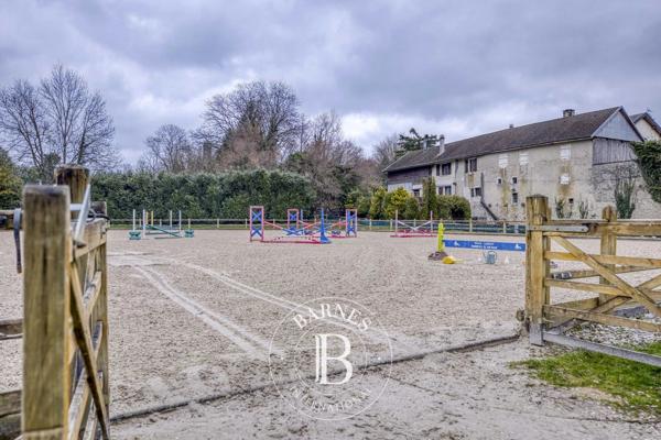 Saint-Genis-Pouilly, Propriété  341 m² à vendre