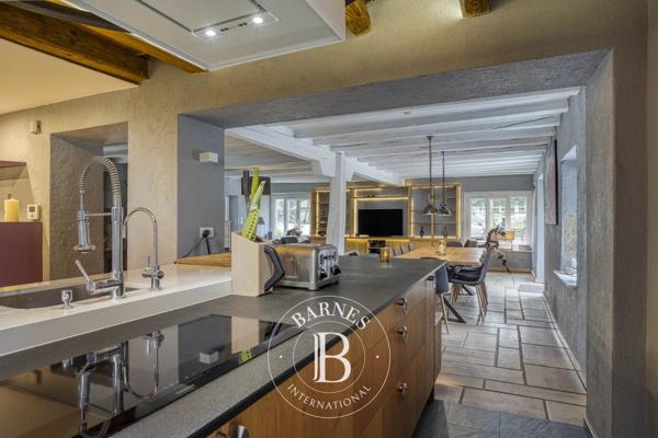 Saint-Genis-Pouilly, Propriété  341 m² à vendre