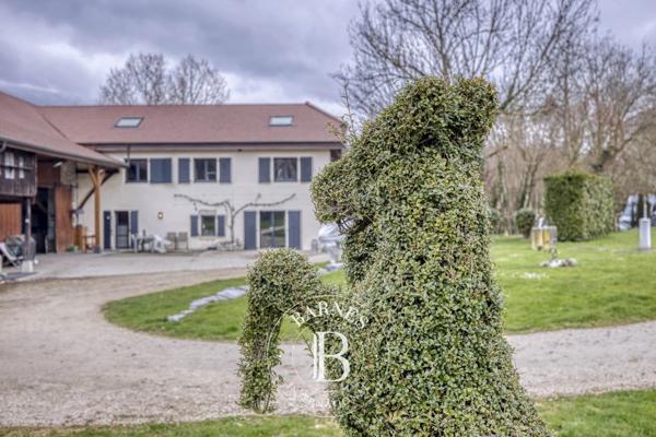 Saint-Genis-Pouilly, Propriété  341 m² à vendre