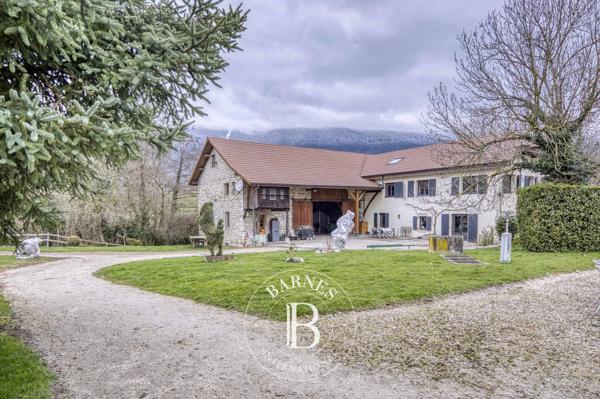 Saint-Genis-Pouilly, Propriété  341 m² à vendre