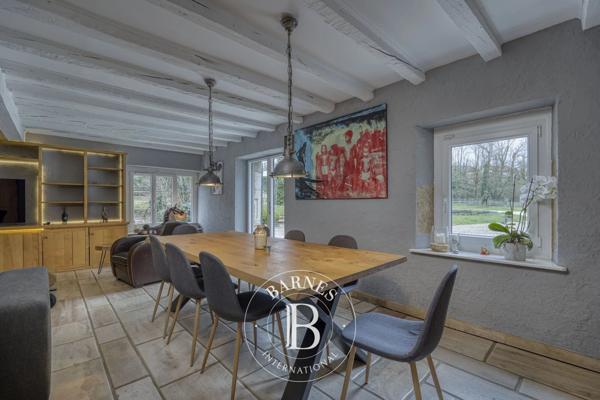 Saint-Genis-Pouilly, Propriété  341 m² à vendre