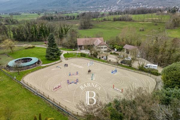 Saint-Genis-Pouilly, Propriété  341 m² à vendre