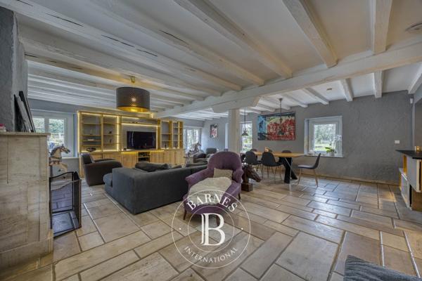 Saint-Genis-Pouilly, Propriété  341 m² à vendre