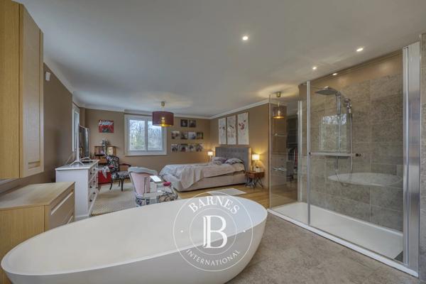 Saint-Genis-Pouilly, Propriété  341 m² à vendre