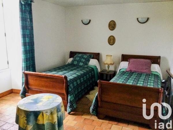 Manoir 8 pièces de 312 m² à Chalais (16210)