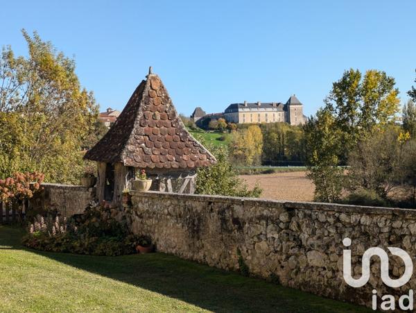 Manoir 8 pièces de 312 m² à Chalais (16210)