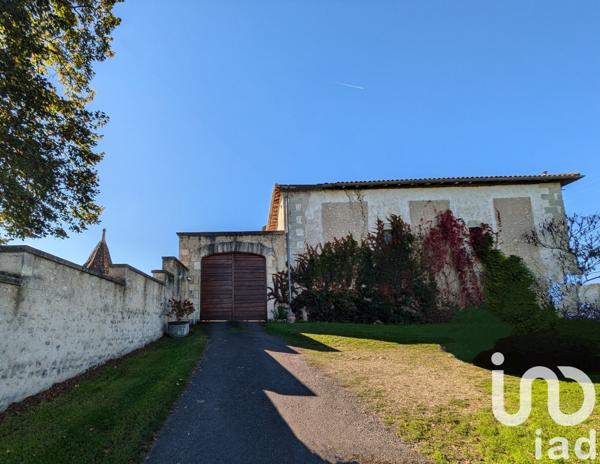 Manoir 8 pièces de 312 m² à Chalais (16210)