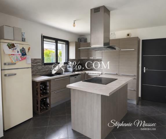 Maison
                                                                                                                                                                                                                                                                                                                        5 pièce(s)                                                                                                                                                                                                          4 chambre(s)                                                                                                                                                                                                          104  m²