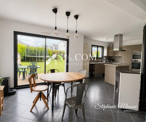 Maison
                                                                                                                                                                                                                                                                                                                        5 pièce(s)                                                                                                                                                                                                          4 chambre(s)                                                                                                                                                                                                          104  m²