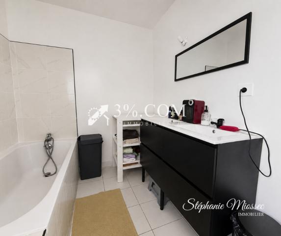 Maison
                                                                                                                                                                                                                                                                                                                        5 pièce(s)                                                                                                                                                                                                          4 chambre(s)                                                                                                                                                                                                          104  m²