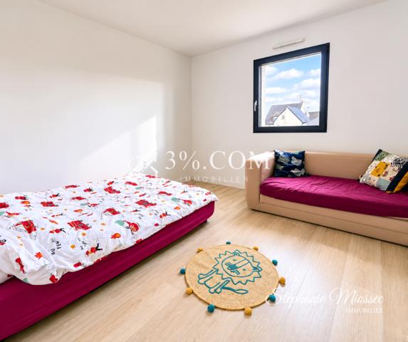 Maison
                                                                                                                                                                                                                                                                                                                        5 pièce(s)                                                                                                                                                                                                          4 chambre(s)                                                                                                                                                                                                          104  m²