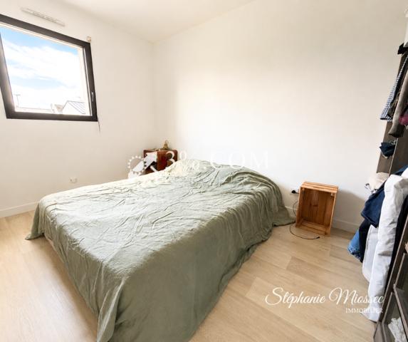 Maison
                                                                                                                                                                                                                                                                                                                        5 pièce(s)                                                                                                                                                                                                          4 chambre(s)                                                                                                                                                                                                          104  m²