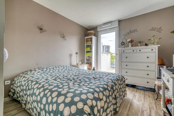 A MEAUX secteur recherché (secteur hôpital), appartement récent 3ème et dernier étage, 4 pièces 70 m² - 2 chambres - 1 terrasse - 1 place de stationnement couverte en sous sol