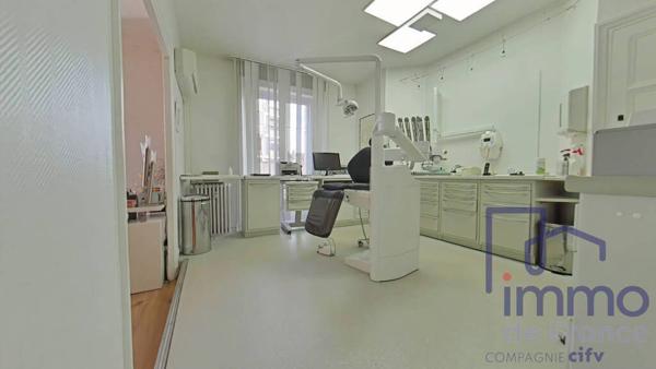 Appartement T3 à rénover  un beau potentiel sur la place Ja