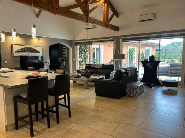 Flassans-sur-Issole (83340) MAISON 6 PIECES 200 M2 ENV. PISCINE + ANNEXE AMENAGEE