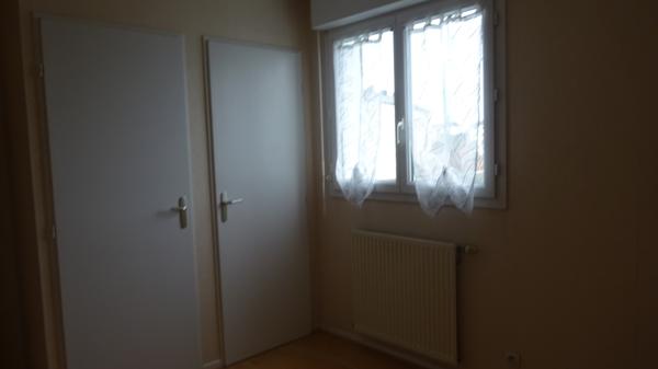 SAINT NAZAIRE OUEST T2 45m2 TRES BON ETAT AVEC PARKING EXTER