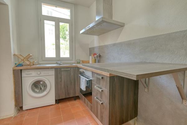 À vendre ensemble immobilier avec garage en plein coeur du village de Cervione