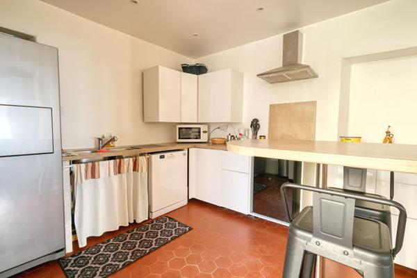 À vendre ensemble immobilier avec garage en plein coeur du village de Cervione