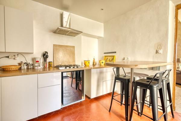 À vendre ensemble immobilier avec garage en plein coeur du village de Cervione