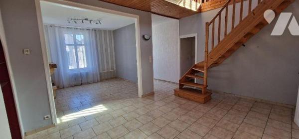 Maison à vendre à Thouars (79100) en Deux-Sèvres (79)

À vendre, maison située à Thouars, cod...