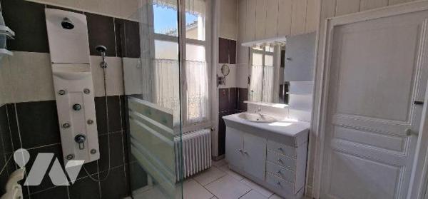 Maison à vendre à Thouars (79100) en Deux-Sèvres (79)

À vendre, maison située à Thouars, cod...