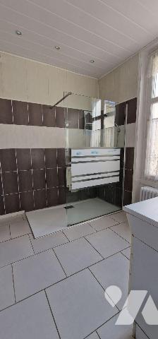 Maison à vendre à Thouars (79100) en Deux-Sèvres (79)

À vendre, maison située à Thouars, cod...