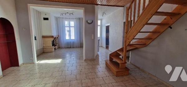 Maison à vendre à Thouars (79100) en Deux-Sèvres (79)

À vendre, maison située à Thouars, cod...