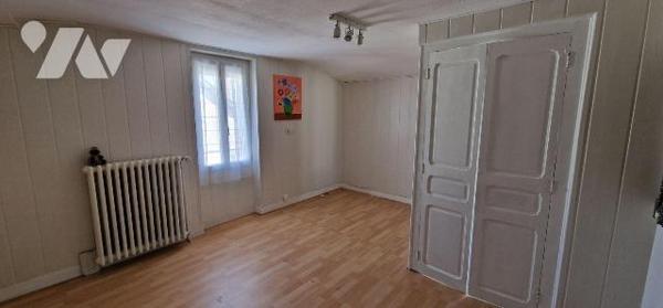 Maison à vendre à Thouars (79100) en Deux-Sèvres (79)

À vendre, maison située à Thouars, cod...