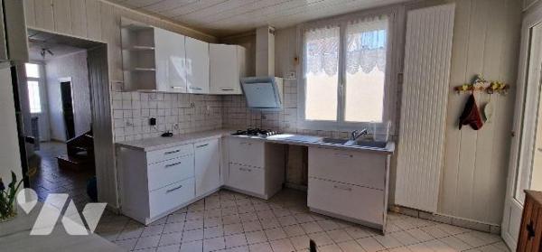 Maison à vendre à Thouars (79100) en Deux-Sèvres (79)

À vendre, maison située à Thouars, cod...