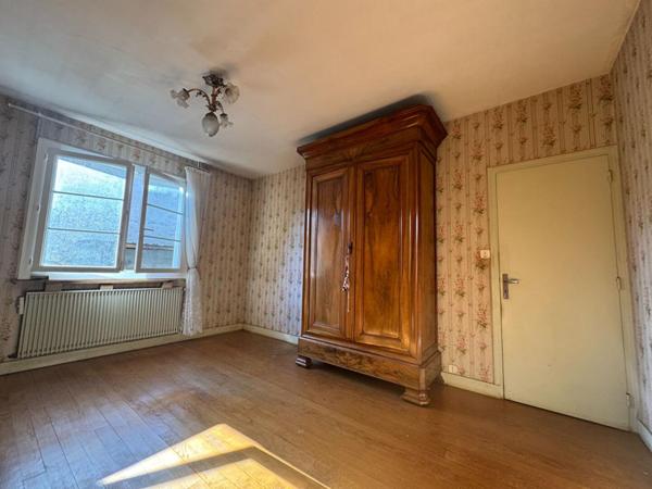 Maison à Vayres de 5 pièces de 105 m2 - 3 chambres - Un chai de 60 m² - Terrain de 1270 m²