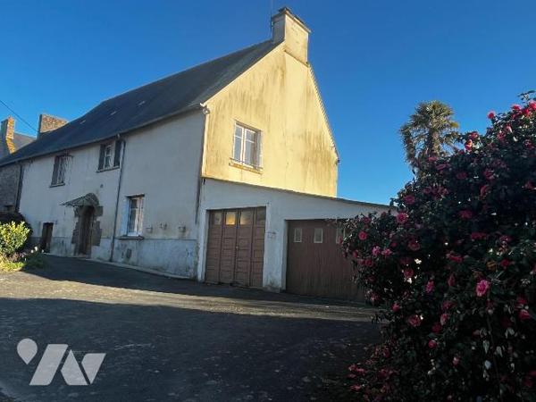Maison d'habitation comprenant : une entrée,cuisine, salon/séjour, bureau, appentis. A l'etage:...