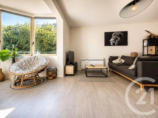 Appartement F5 à vendre  5 pièces - 95,55 m 2   CARROS  - 06