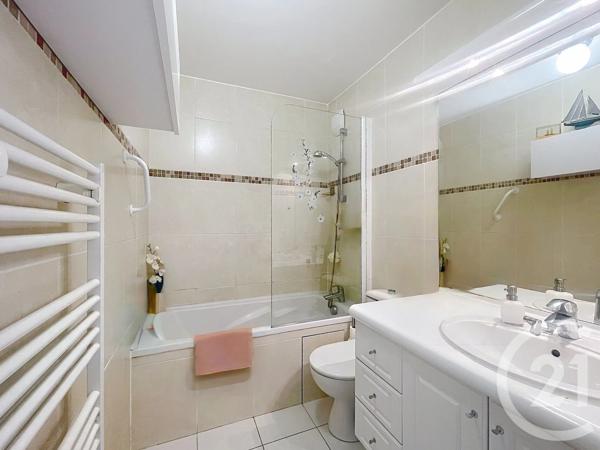 Appartement F2 à vendre  2 pièces - 31 m 2   ANTIBES  - 06