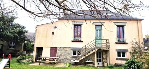 A vendre-Douarnenez- Maison année 30-Garage-sous-sol-jardin