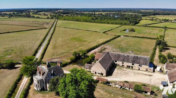 Domaine de 249 hectares – Manoir, étangs, bois et terres agricoles – LE BLANC (36300)