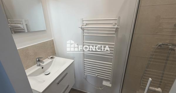 Location Studio 44.5 m² - Lamanon 13113