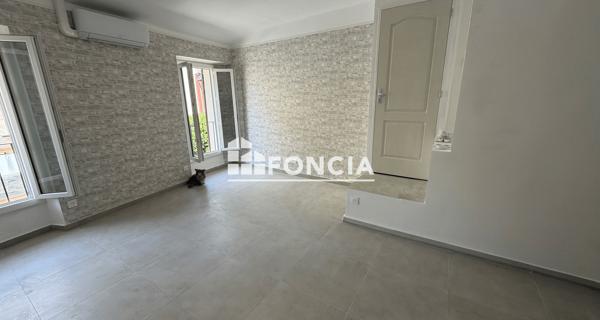 Location Studio 44.5 m² - Lamanon 13113
