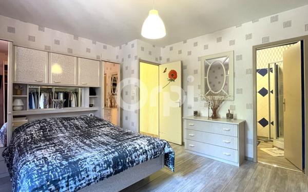 Maison à vendre    6 pièces •  Sylvains-les-Moulins