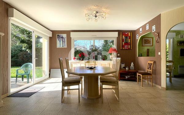 Maison à vendre    6 pièces •  Sylvains-les-Moulins