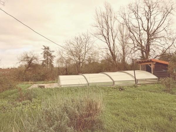 MIRANDE(32): MAISON TRADITIONNELLE 1975, 4 chambres, AU CALME, piscine couverte, 3000m2 terrain, impasse