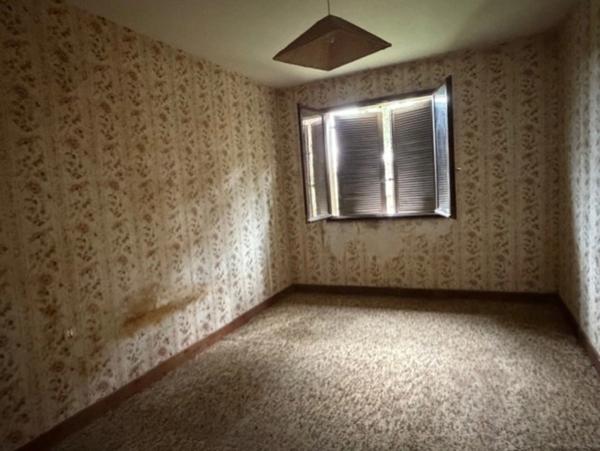 MIRANDE(32): MAISON TRADITIONNELLE 1975, 4 chambres, AU CALME, piscine couverte, 3000m2 terrain, impasse