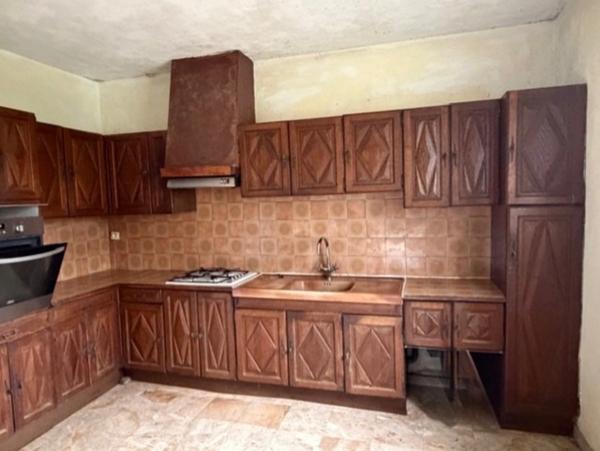 MIRANDE(32): MAISON TRADITIONNELLE 1975, 4 chambres, AU CALME, piscine couverte, 3000m2 terrain, impasse