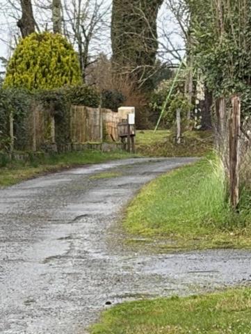 MIRANDE(32): MAISON TRADITIONNELLE 1975, 4 chambres, AU CALME, piscine couverte, 3000m2 terrain, impasse